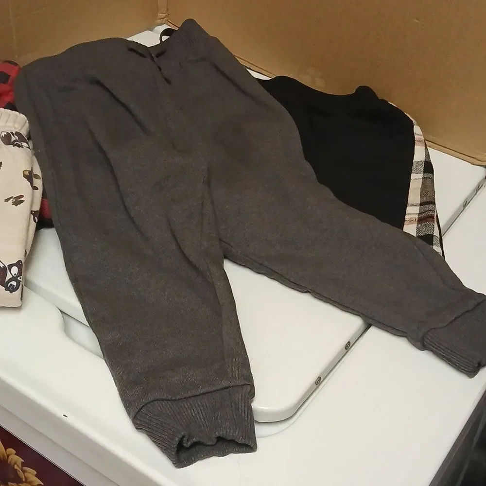 🩷3 Sweatpants,  1 pair Holiday pants, for playing. Garanimals,  Shein, Rubble